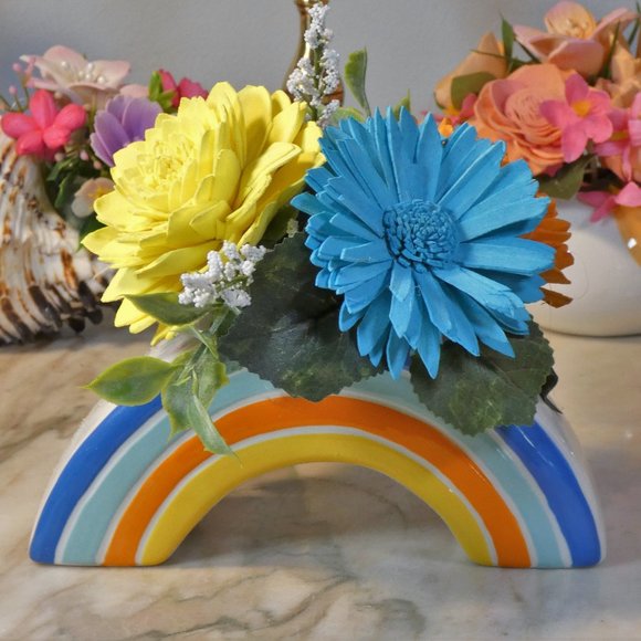 Rainbow planter with 4 pretty coordinating Sola wood flowers - Picture 2 of 7